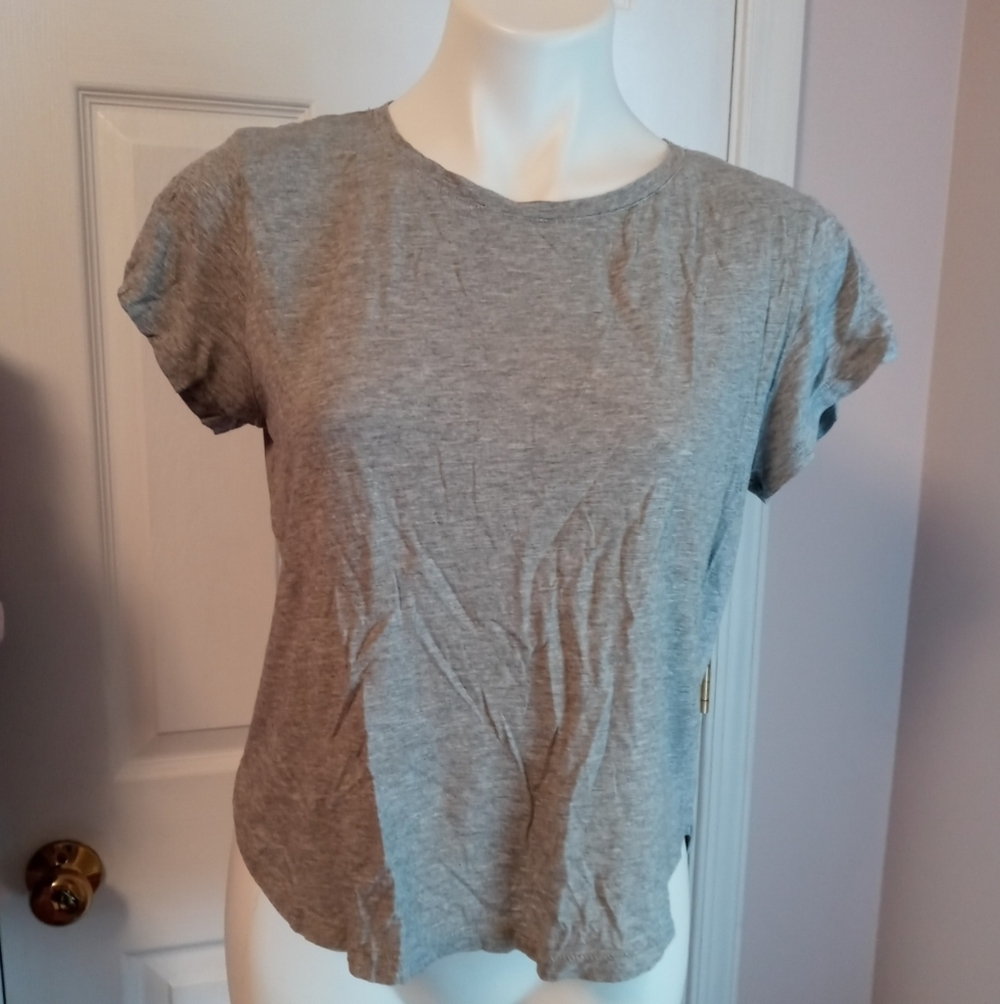 H & M basic gray t-shirt